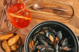 Mejillones a la Marinera – Spanish Mussels in Tomato and White Wine Sauce